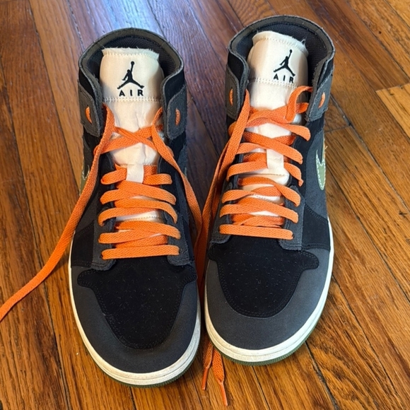 Air Jordan 1 MID SE Craft in Anthracite Olive - Picture 3 of 7